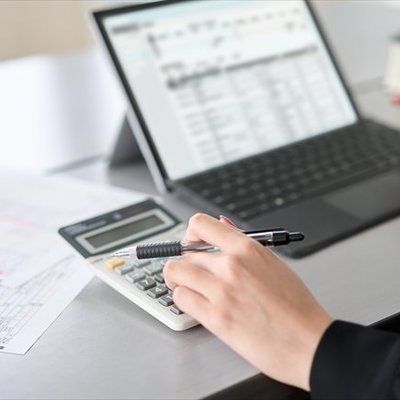 青色申告と白色申告の違いをわかりやすく解説！法人におけるメリットとは？