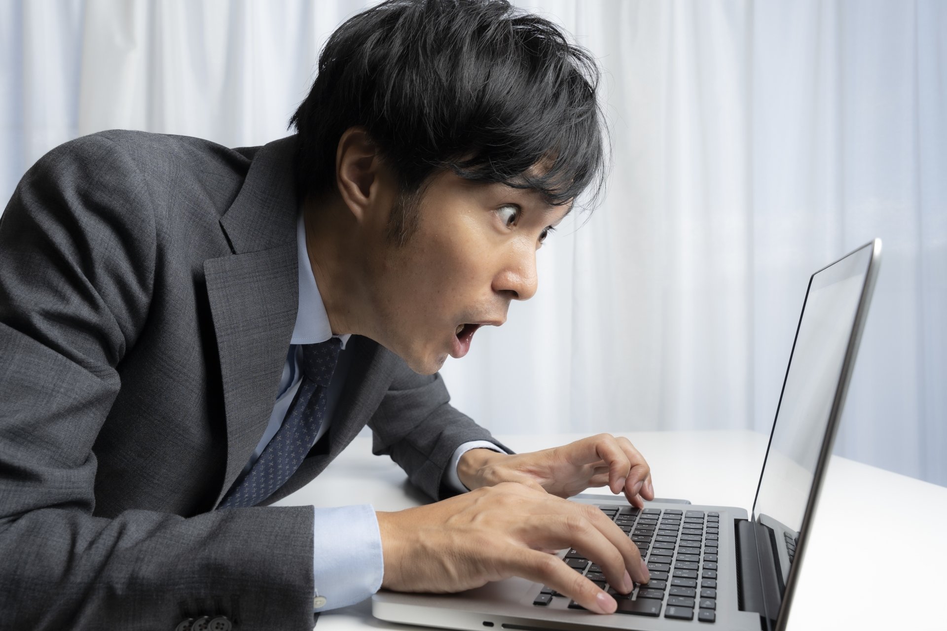 従業員の残業が社会保険料を決める？4月～6月の残業抑制で年間80万円削減するコツ